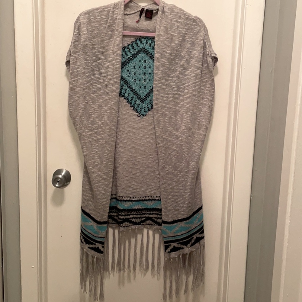 Heart & crush long vest. SZ Lg- gray and teal with fringe hem.